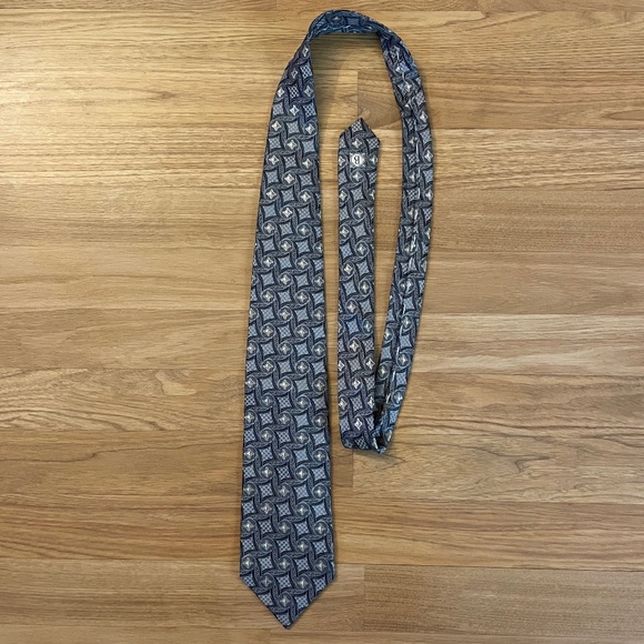 Villa Bolgheri Italia Gray Silver Geometric 100% Silk Tie - Picture 1 of 6